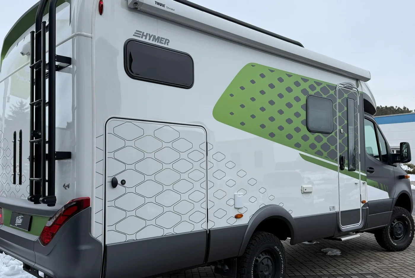 Hymer-Wohnmobil mit geschützten Aufbaufenstern